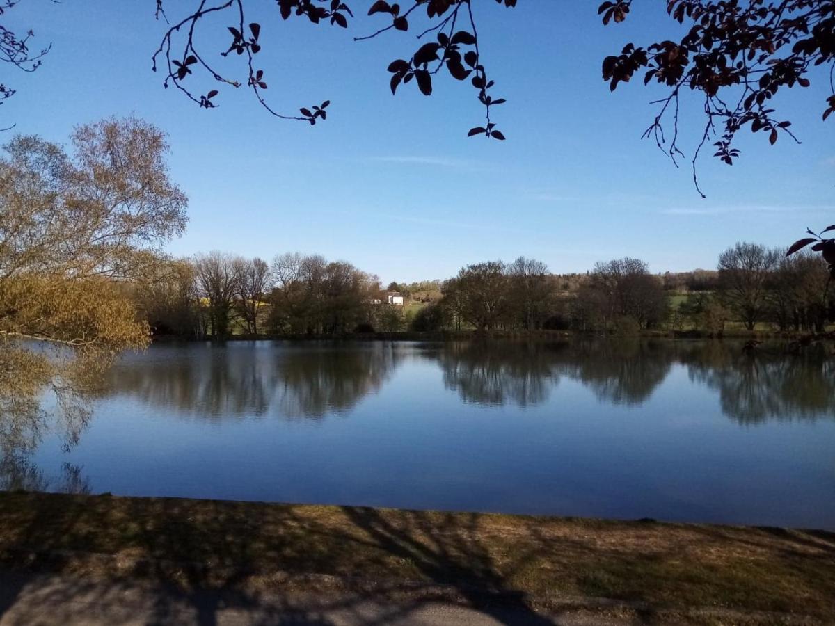 By The Lake La Trinite-Porhoet 외부 사진